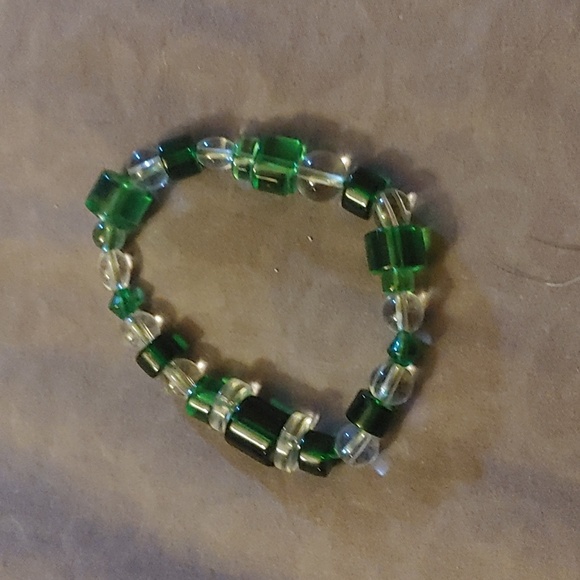 Beaded Green Bracelet any 5 bracelets for 10$ - Picture 1 of 3